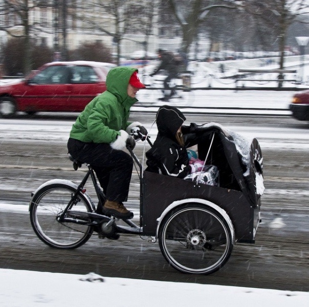 Christiania - Light in Copenhagen, Mum w red cap in snow