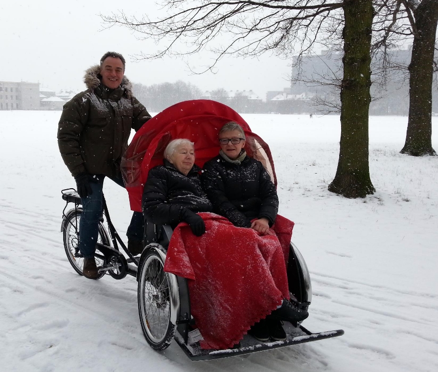 Christiania - Taxi, two elderly passengers on snow