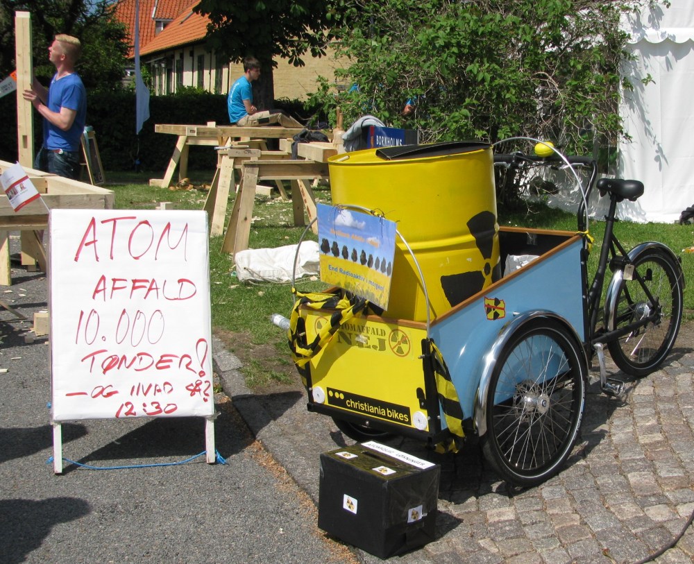 Christiania - Event, Allinge, blue-yellow box