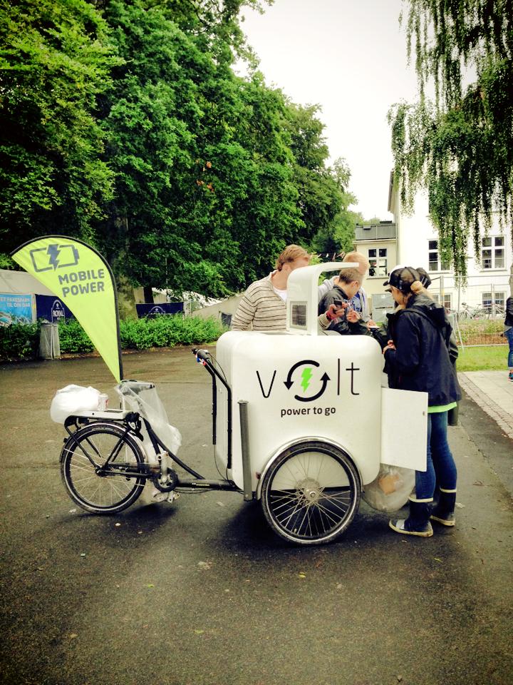 Christiania - Volt tricycle w flag