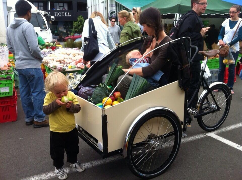 Christiania - Light, Cream box, woman breast feeding with fruit