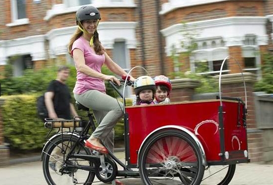 The journalist on the Christiania Light with motor (disregard the wrong caption in the article).